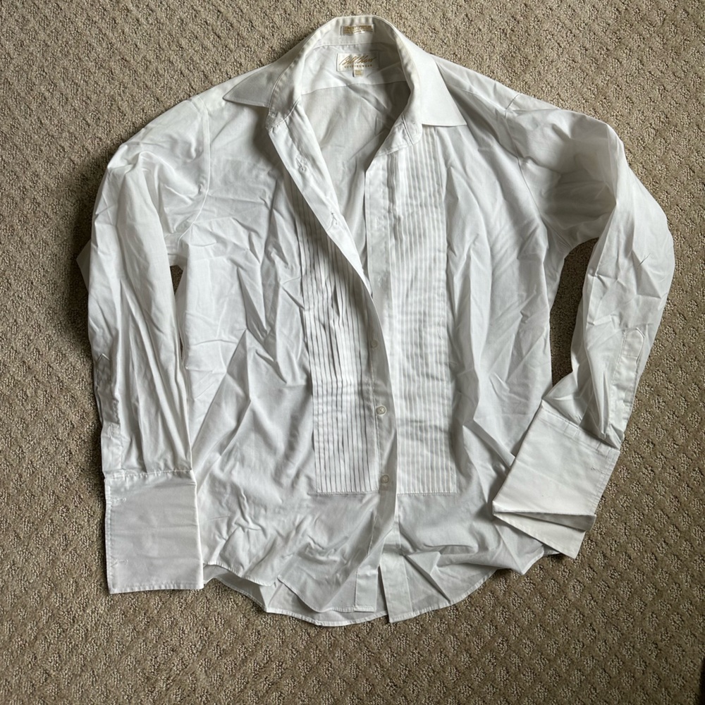 Bill Blass tux shirt set, with cuff links, button covers, bowtie, & cumberbund